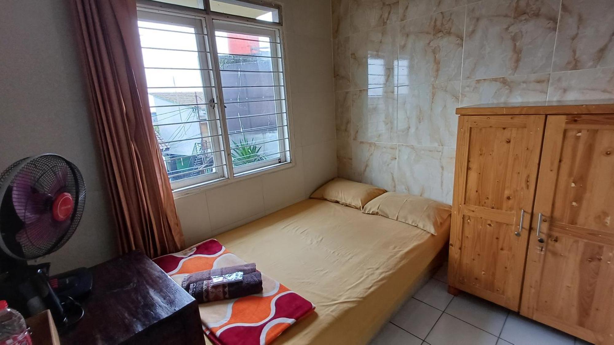Kost Carmelia Syariah Baranangsiang Bogor Hotel Exterior foto